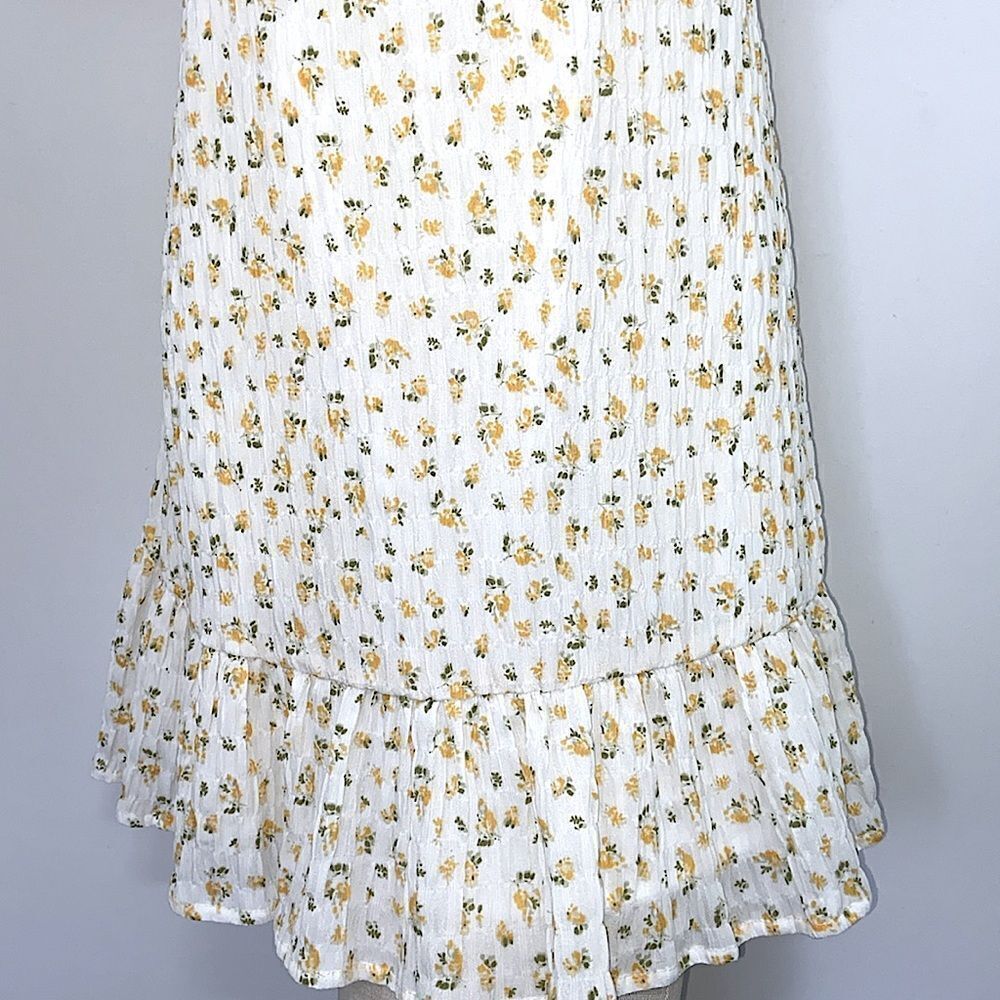 Lulu’s Dress White and Yellow Ditsy Flower Smocked Crepe NWOT Tags Sz Med - Picture 4 of 9